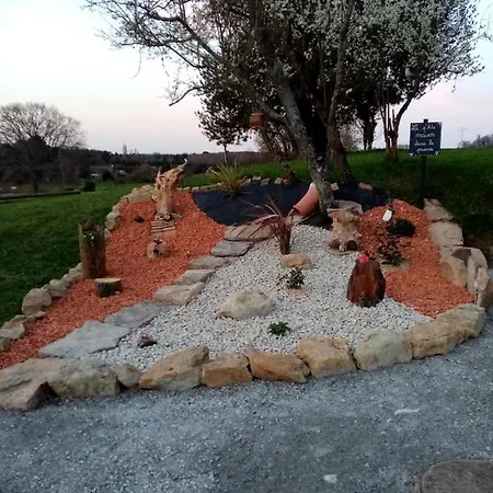 La Petite Maison Dans La Prairie Bed and Breakfast