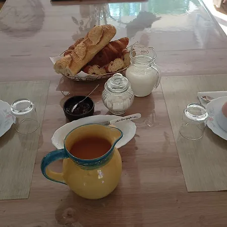 La Petite Maison Dans La Prairie Bed and Breakfast Ecommoy