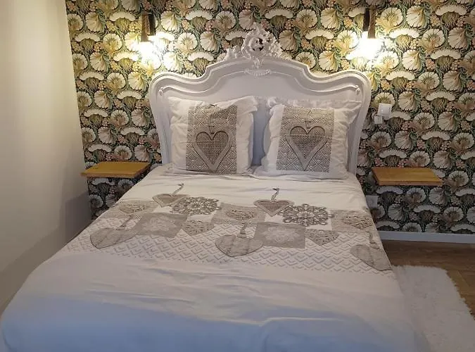 La Petite Maison Dans La Prairie Bed & Breakfast