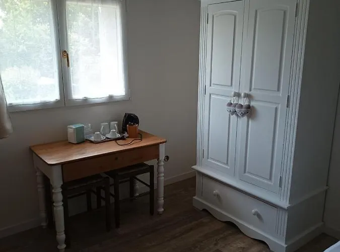 La Petite Maison Dans La Prairie Bed & Breakfast